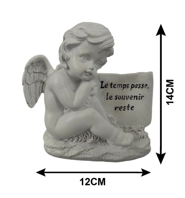 ANGE ASSIS AVEC PARCHEMIN ET TEXTE14*H 12CM